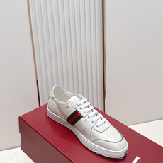 情侣款 Gucci 古驰 26新Stretch系列小白鞋 复古做旧休闲板鞋经典配色:红绿织带+复古做旧鞋 情侣款 Gucci 古驰 26新Stretch系列小白鞋 复古做旧休闲板鞋经典配色:红绿织带+复古做旧鞋