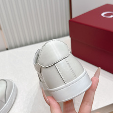 情侣款 Gucci 古驰 26新Stretch系列小白鞋 复古做旧休闲板鞋经典配色:红绿织带+复古做旧鞋 情侣款 Gucci 古驰 26新Stretch系列小白鞋 复古做旧休闲板鞋经典配色:红绿织带+复古做旧鞋