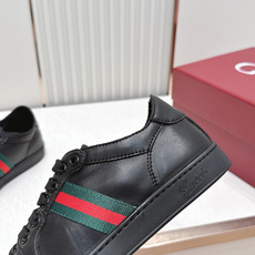 情侣款 Gucci 古驰 26新Stretch系列小白鞋 复古做旧休闲板鞋经典配色:红绿织带+复古做旧鞋 情侣款 Gucci 古驰 26新Stretch系列小白鞋 复古做旧休闲板鞋经典配色:红绿织带+复古做旧鞋