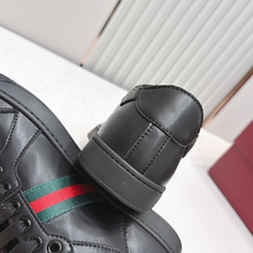 情侣款 Gucci 古驰 26新Stretch系列小白鞋 复古做旧休闲板鞋经典配色:红绿织带+复古做旧鞋 情侣款 Gucci 古驰 26新Stretch系列小白鞋 复古做旧休闲板鞋经典配色:红绿织带+复古做旧鞋