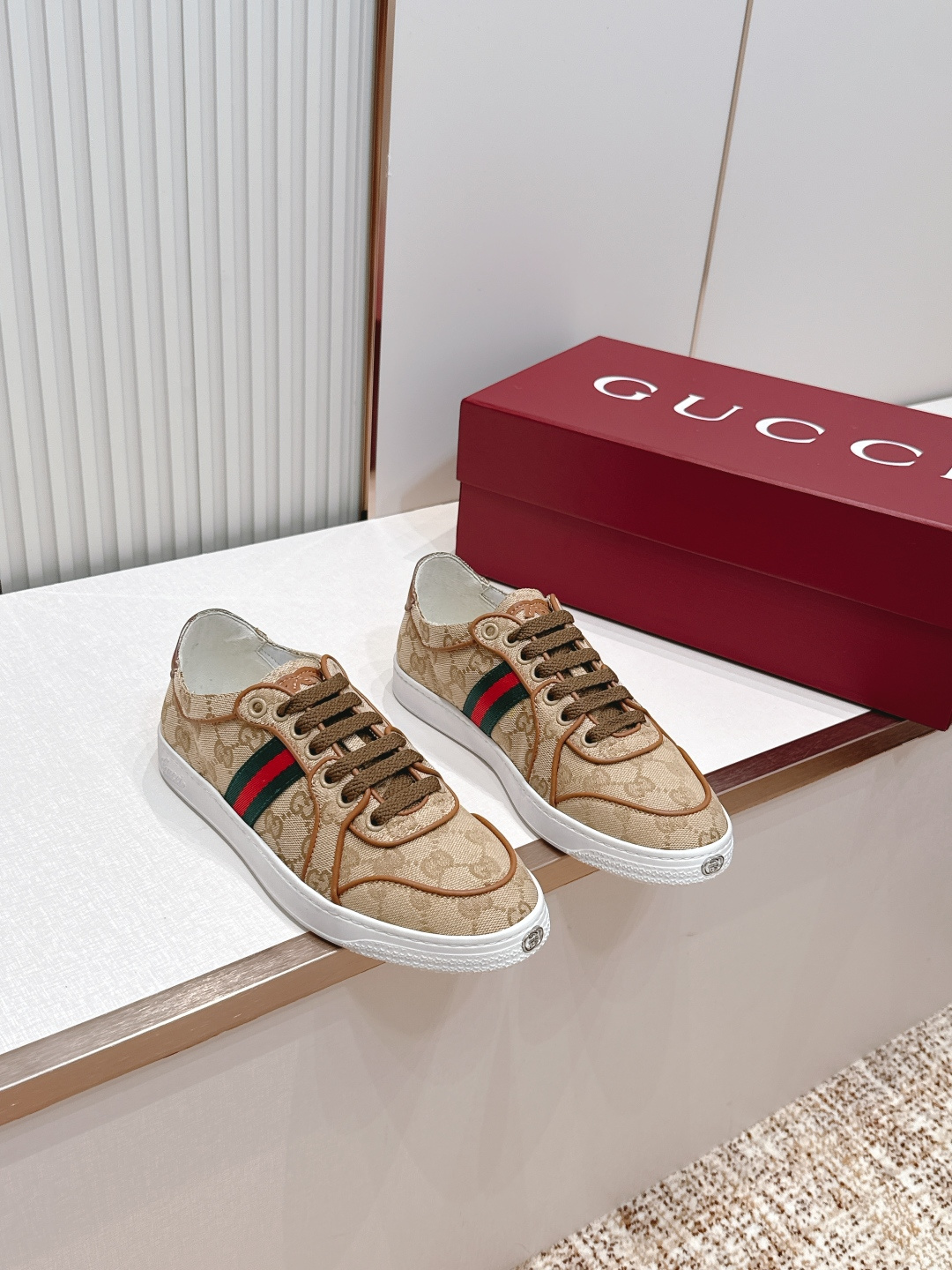 情侣款 Gucci 古驰 26新Stretch系列小白鞋 复古做旧休闲板鞋经典配色：红绿织带+复古做旧鞋