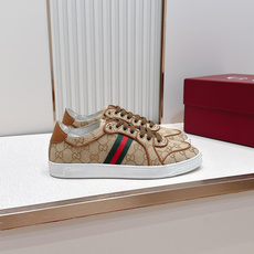 情侣款 Gucci 古驰 26新Stretch系列小白鞋 复古做旧休闲板鞋经典配色:红绿织带+复古做旧鞋 情侣款 Gucci 古驰 26新Stretch系列小白鞋 复古做旧休闲板鞋经典配色:红绿织带+复古做旧鞋