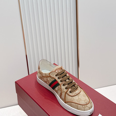 情侣款 Gucci 古驰 26新Stretch系列小白鞋 复古做旧休闲板鞋经典配色:红绿织带+复古做旧鞋 情侣款 Gucci 古驰 26新Stretch系列小白鞋 复古做旧休闲板鞋经典配色:红绿织带+复古做旧鞋