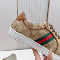 情侣款 Gucci 古驰 26新Stretch系列小白鞋 复古做旧休闲板鞋经典配色:红绿织带+复古做旧鞋 情侣款 Gucci 古驰 26新Stretch系列小白鞋 复古做旧休闲板鞋经典配色:红绿织带+复古做旧鞋