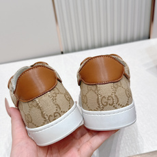 情侣款 Gucci 古驰 26新Stretch系列小白鞋 复古做旧休闲板鞋经典配色:红绿织带+复古做旧鞋 情侣款 Gucci 古驰 26新Stretch系列小白鞋 复古做旧休闲板鞋经典配色:红绿织带+复古做旧鞋