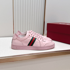 情侣款 Gucci 古驰 26新Stretch系列小白鞋 复古做旧休闲板鞋经典配色:红绿织带+复古做旧鞋 情侣款 Gucci 古驰 26新Stretch系列小白鞋 复古做旧休闲板鞋经典配色:红绿织带+复古做旧鞋
