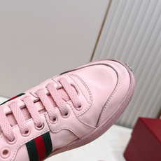 情侣款 Gucci 古驰 26新Stretch系列小白鞋 复古做旧休闲板鞋经典配色:红绿织带+复古做旧鞋 情侣款 Gucci 古驰 26新Stretch系列小白鞋 复古做旧休闲板鞋经典配色:红绿织带+复古做旧鞋