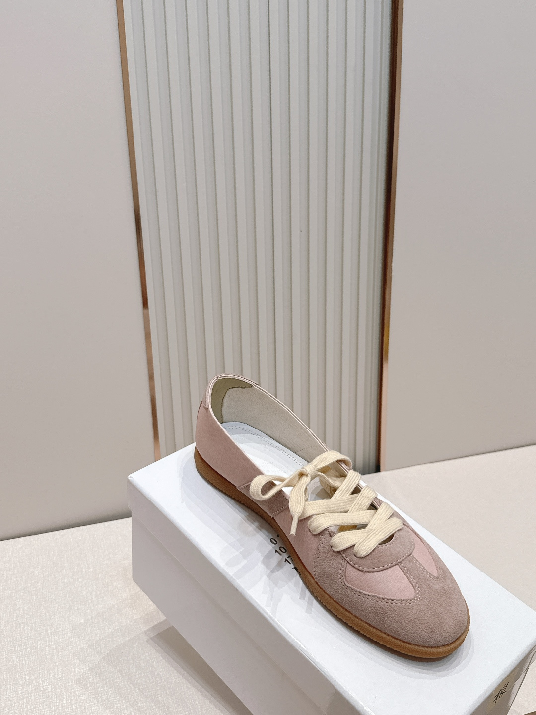 Maison Margiela 26ss夏季新款芭蕾德训鞋  .玛吉拉mm6芭蕾风德训鞋，以品牌标志性的