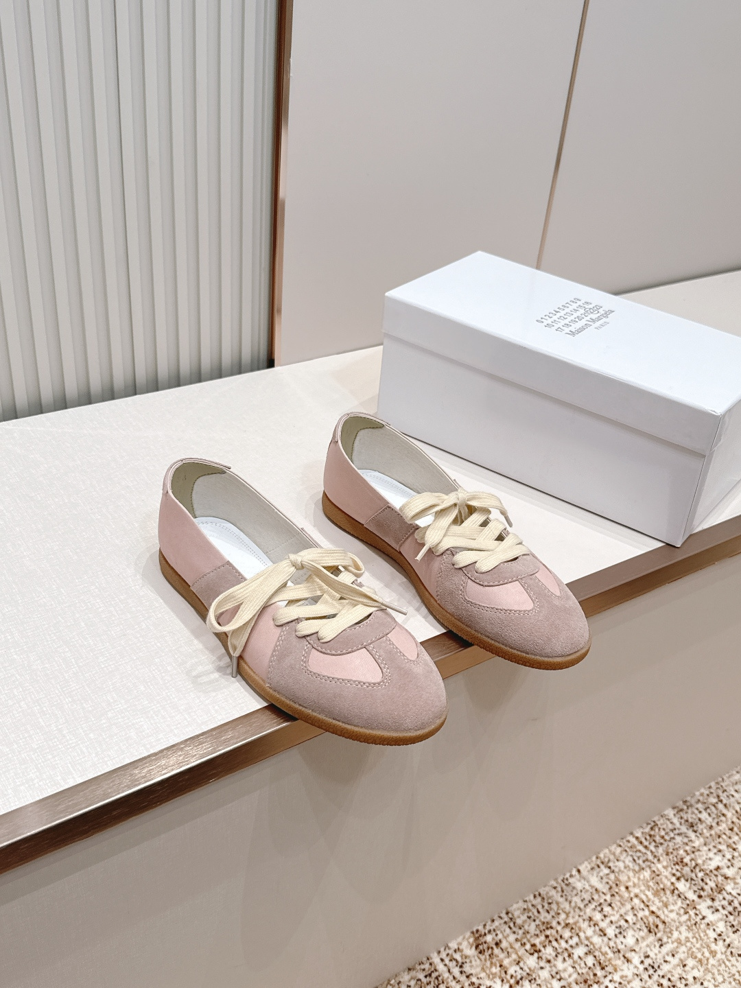 Maison Margiela 26ss夏季新款芭蕾德训鞋  .玛吉拉mm6芭蕾风德训鞋，以品牌标志性的
