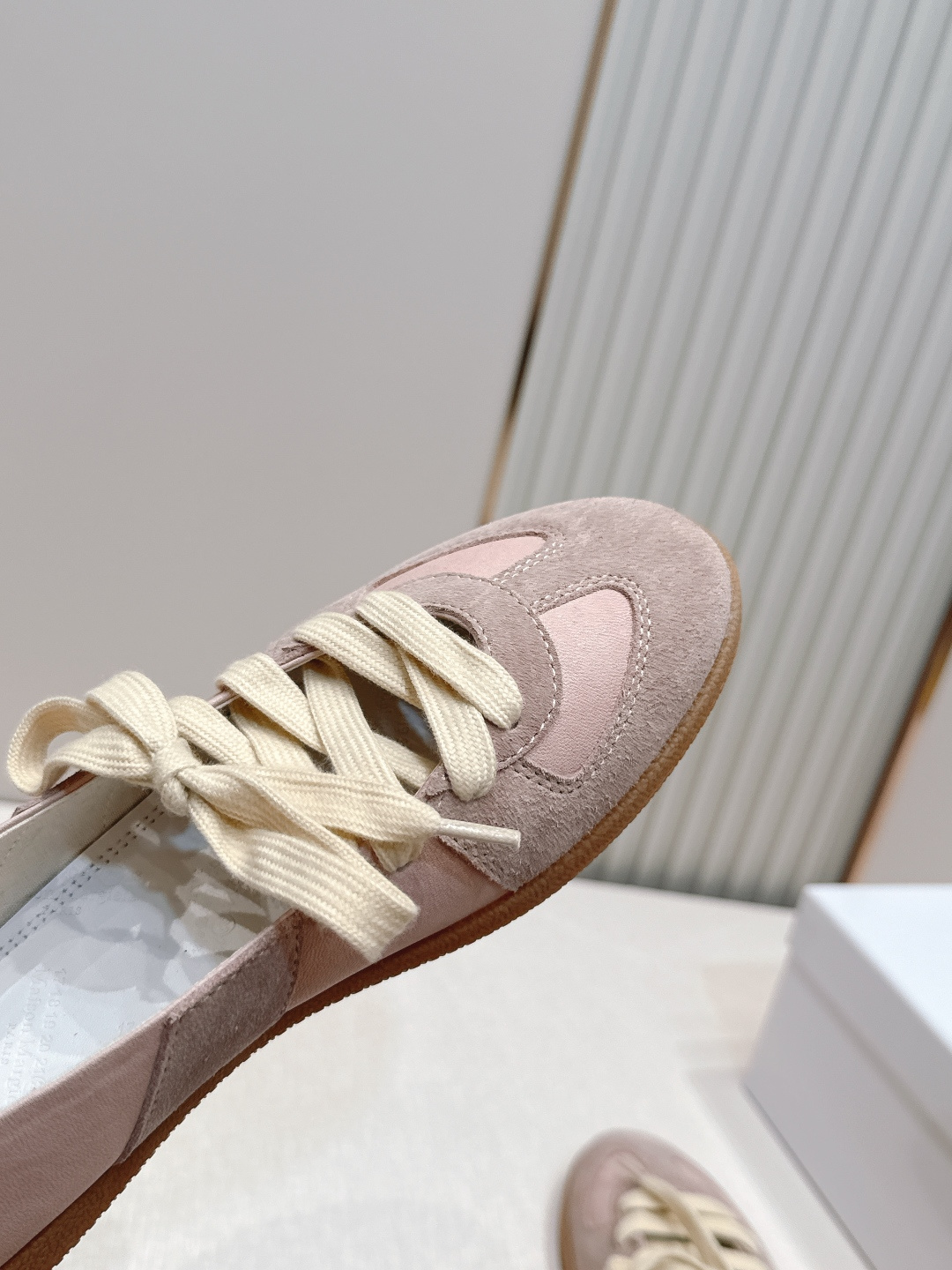 Maison Margiela 26ss夏季新款芭蕾德训鞋  .玛吉拉mm6芭蕾风德训鞋，以品牌标志性的