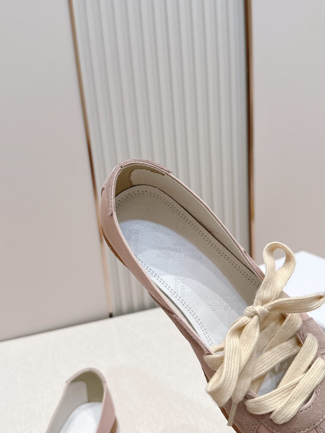 Maison Margiela 26ss夏季新款芭蕾德训鞋  .玛吉拉mm6芭蕾风德训鞋，以品牌标志性的
