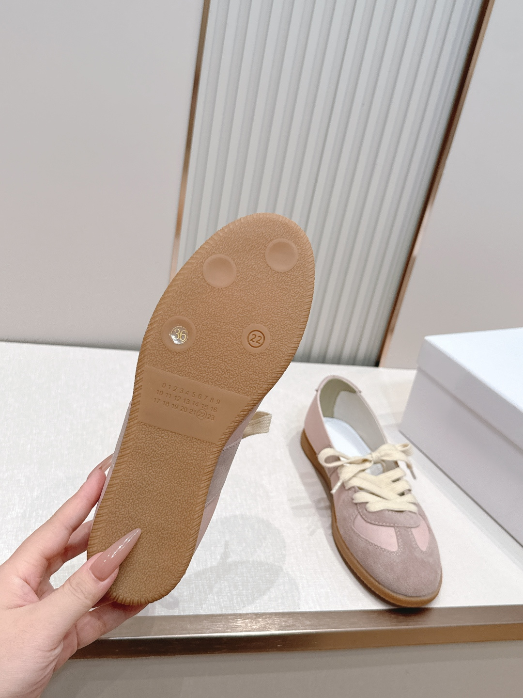 Maison Margiela 26ss夏季新款芭蕾德训鞋  .玛吉拉mm6芭蕾风德训鞋，以品牌标志性的