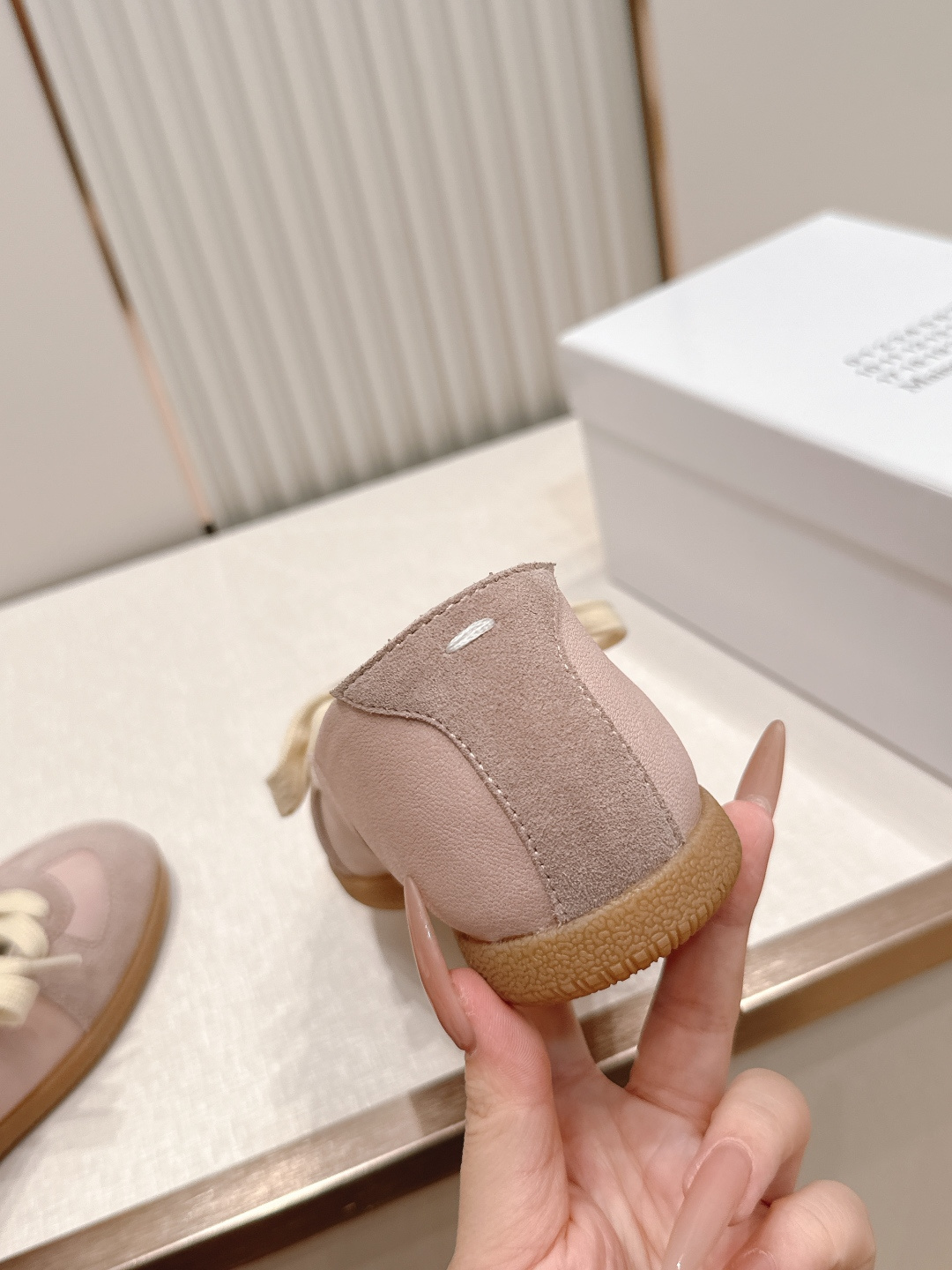Maison Margiela 26ss夏季新款芭蕾德训鞋  .玛吉拉mm6芭蕾风德训鞋，以品牌标志性的