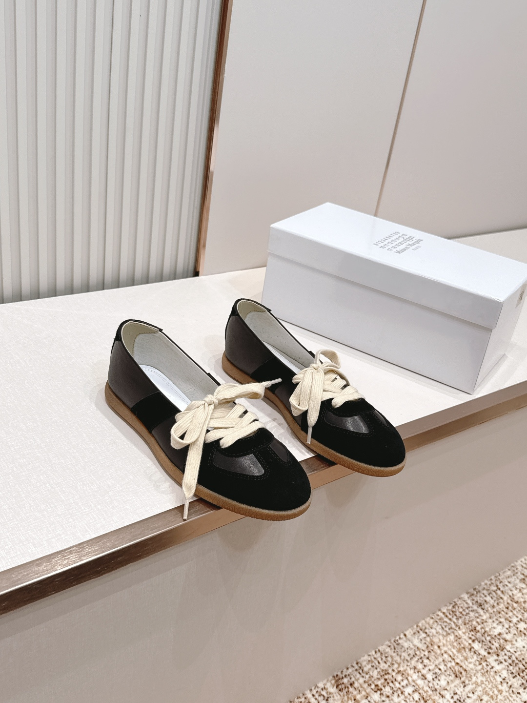 Maison Margiela 26ss夏季新款芭蕾德训鞋  .玛吉拉mm6芭蕾风德训鞋，以品牌标志性的