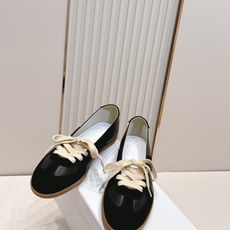 Maison Margiela 26ss夏季新款芭蕾德训鞋 .玛吉拉mm6芭蕾风德训鞋,以品牌标志性的 Maison Margiela 26ss夏季新款芭蕾德训鞋 .玛吉拉mm6芭蕾风德训鞋,以品牌标志性的