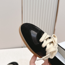 Maison Margiela 26ss夏季新款芭蕾德训鞋 .玛吉拉mm6芭蕾风德训鞋,以品牌标志性的 Maison Margiela 26ss夏季新款芭蕾德训鞋 .玛吉拉mm6芭蕾风德训鞋,以品牌标志性的