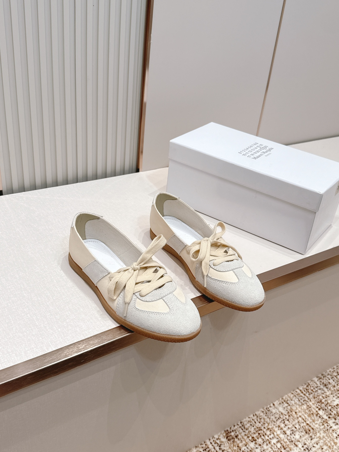 Maison Margiela 26ss夏季新款芭蕾德训鞋  .玛吉拉mm6芭蕾风德训鞋，以品牌标志性的
