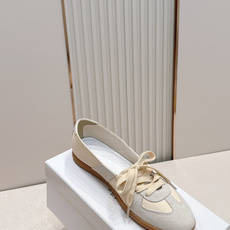 Maison Margiela 26ss夏季新款芭蕾德训鞋 .玛吉拉mm6芭蕾风德训鞋,以品牌标志性的 Maison Margiela 26ss夏季新款芭蕾德训鞋 .玛吉拉mm6芭蕾风德训鞋,以品牌标志性的