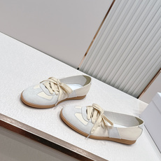Maison Margiela 26ss夏季新款芭蕾德训鞋 .玛吉拉mm6芭蕾风德训鞋,以品牌标志性的 Maison Margiela 26ss夏季新款芭蕾德训鞋 .玛吉拉mm6芭蕾风德训鞋,以品牌标志性的