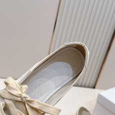 Maison Margiela 26ss夏季新款芭蕾德训鞋 .玛吉拉mm6芭蕾风德训鞋,以品牌标志性的 Maison Margiela 26ss夏季新款芭蕾德训鞋 .玛吉拉mm6芭蕾风德训鞋,以品牌标志性的
