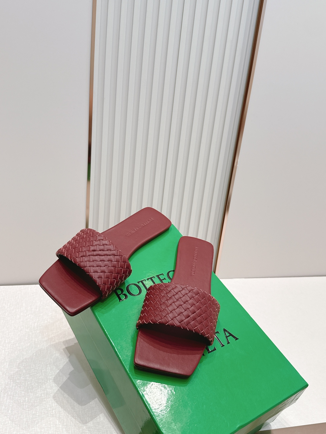 Bv 新款Palazzo旅行平底鞋平底设计 柔软舒适 内置垫脚 云朵般舒适 手工编织花边 镶嵌鞋口 超级