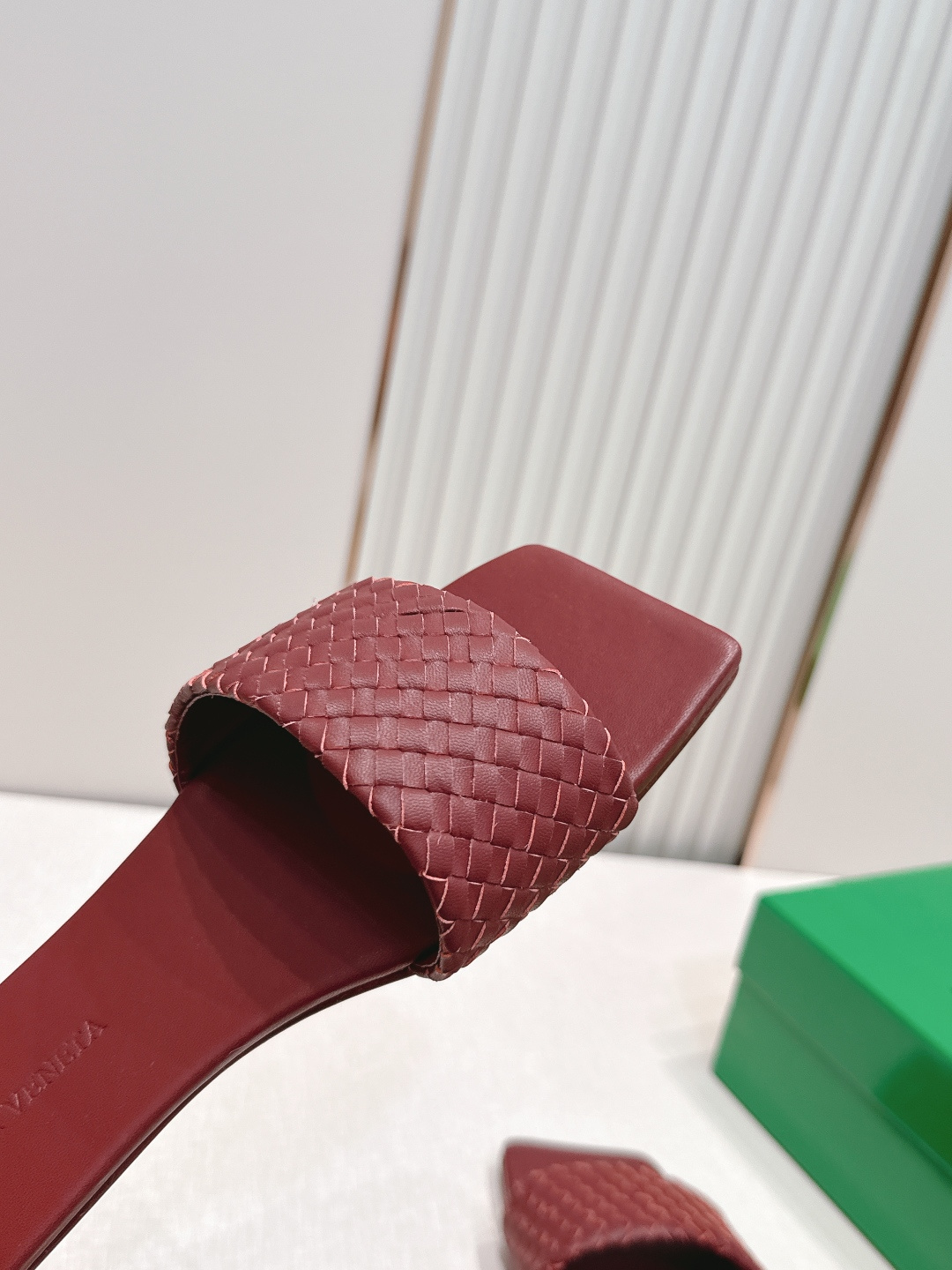 Bv 新款Palazzo旅行平底鞋平底设计 柔软舒适 内置垫脚 云朵般舒适 手工编织花边 镶嵌鞋口 超级