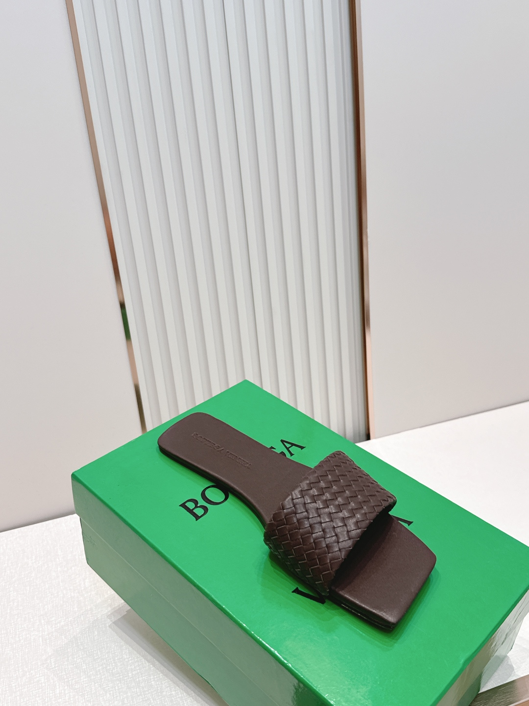 Bv 新款Palazzo旅行平底鞋平底设计 柔软舒适 内置垫脚 云朵般舒适 手工编织花边 镶嵌鞋口 超级