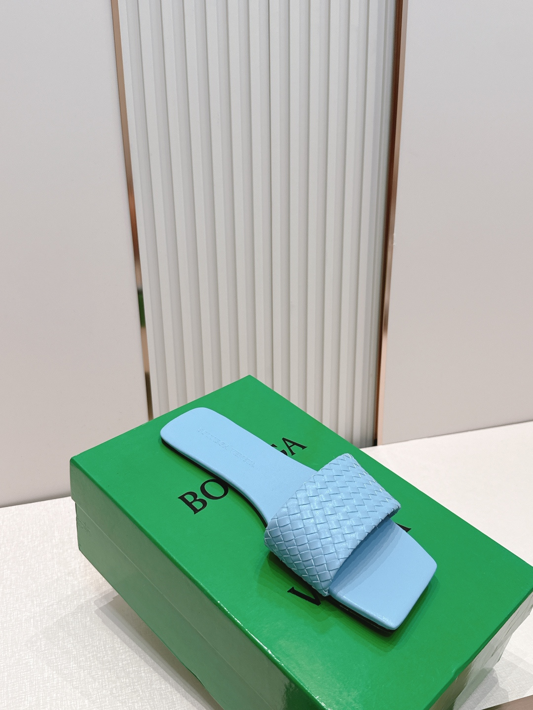 Bv 新款Palazzo旅行平底鞋平底设计 柔软舒适 内置垫脚 云朵般舒适 手工编织花边 镶嵌鞋口 超级