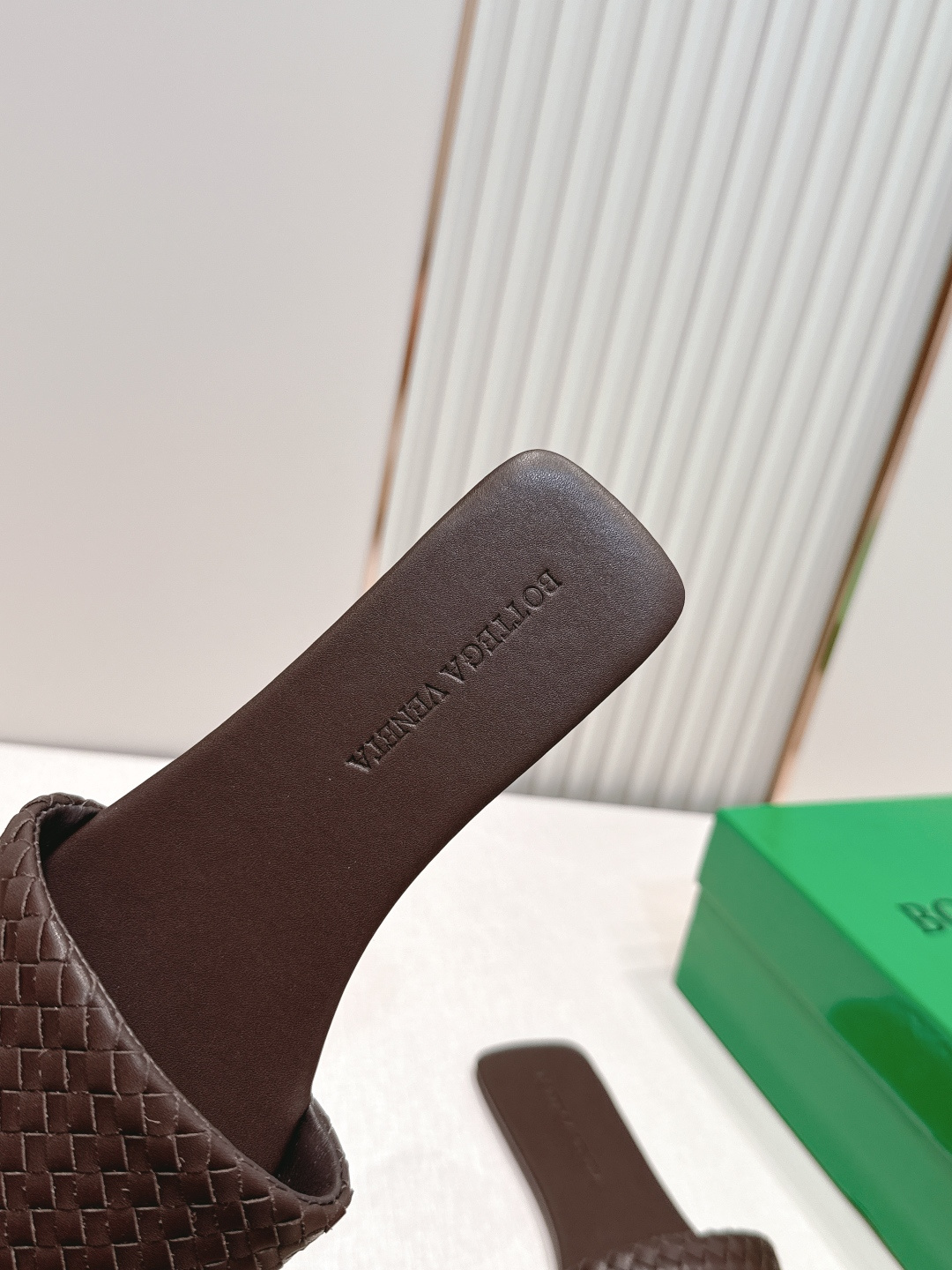Bv 新款Palazzo旅行平底鞋平底设计 柔软舒适 内置垫脚 云朵般舒适 手工编织花边 镶嵌鞋口 超级