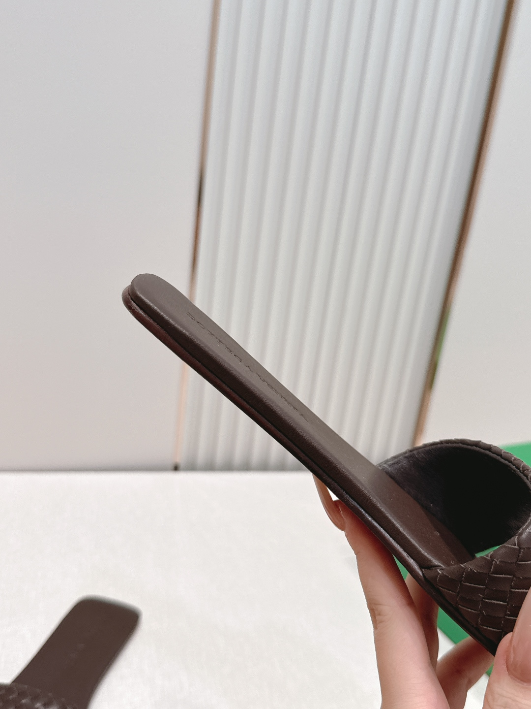 Bv 新款Palazzo旅行平底鞋平底设计 柔软舒适 内置垫脚 云朵般舒适 手工编织花边 镶嵌鞋口 超级