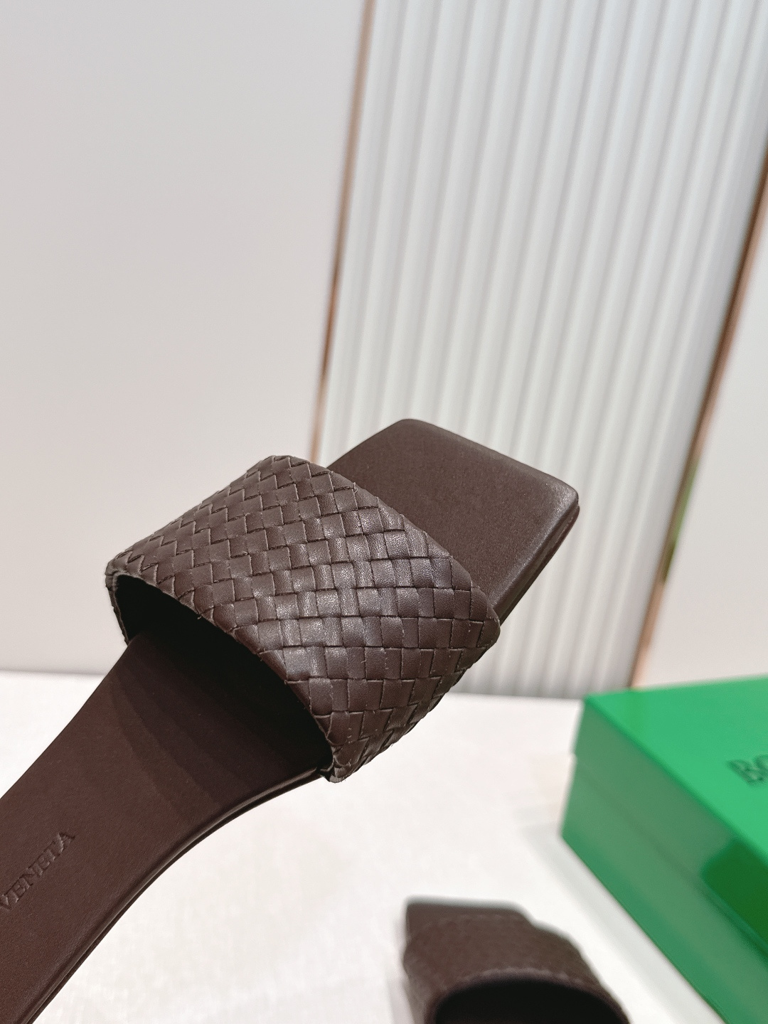 Bv 新款Palazzo旅行平底鞋平底设计 柔软舒适 内置垫脚 云朵般舒适 手工编织花边 镶嵌鞋口 超级