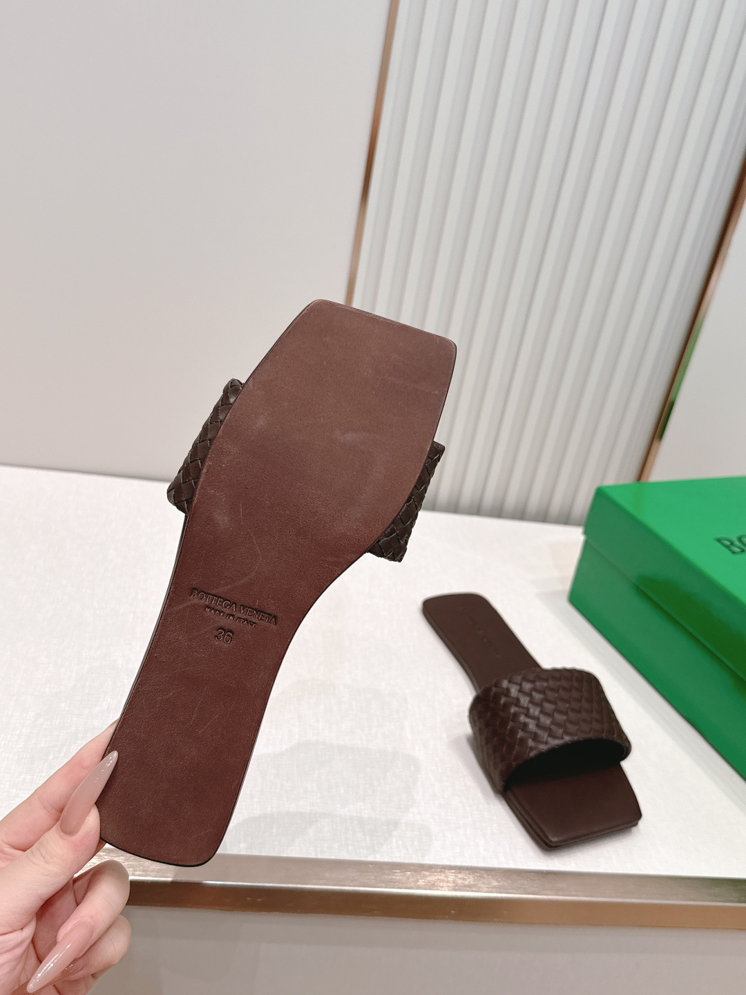 Bv 新款Palazzo旅行平底鞋平底设计 柔软舒适 内置垫脚 云朵般舒适 手工编织花边 镶嵌鞋口 超级