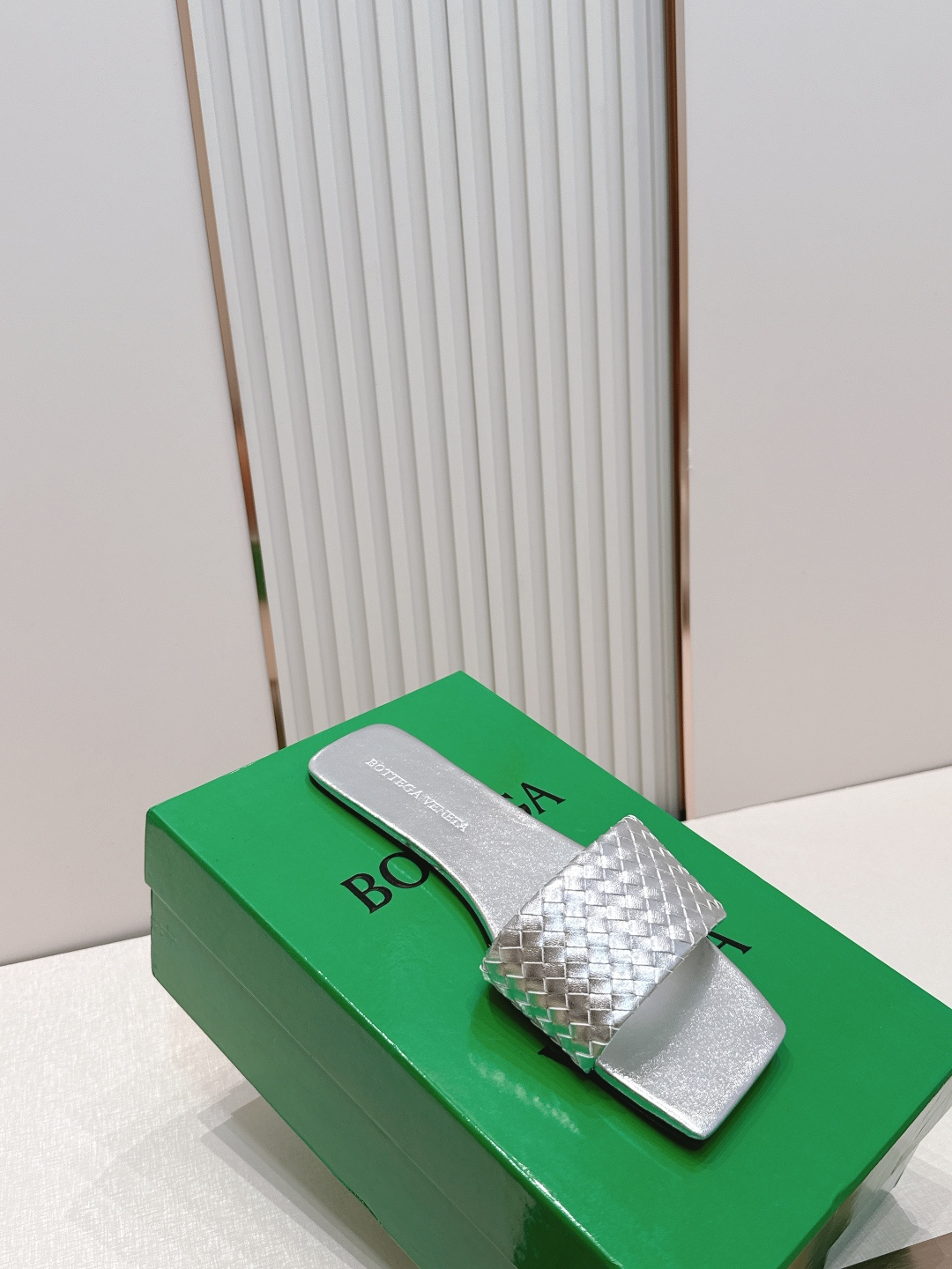 Bv 新款Palazzo旅行平底鞋平底设计 柔软舒适 内置垫脚 云朵般舒适 手工编织花边 镶嵌鞋口 超级