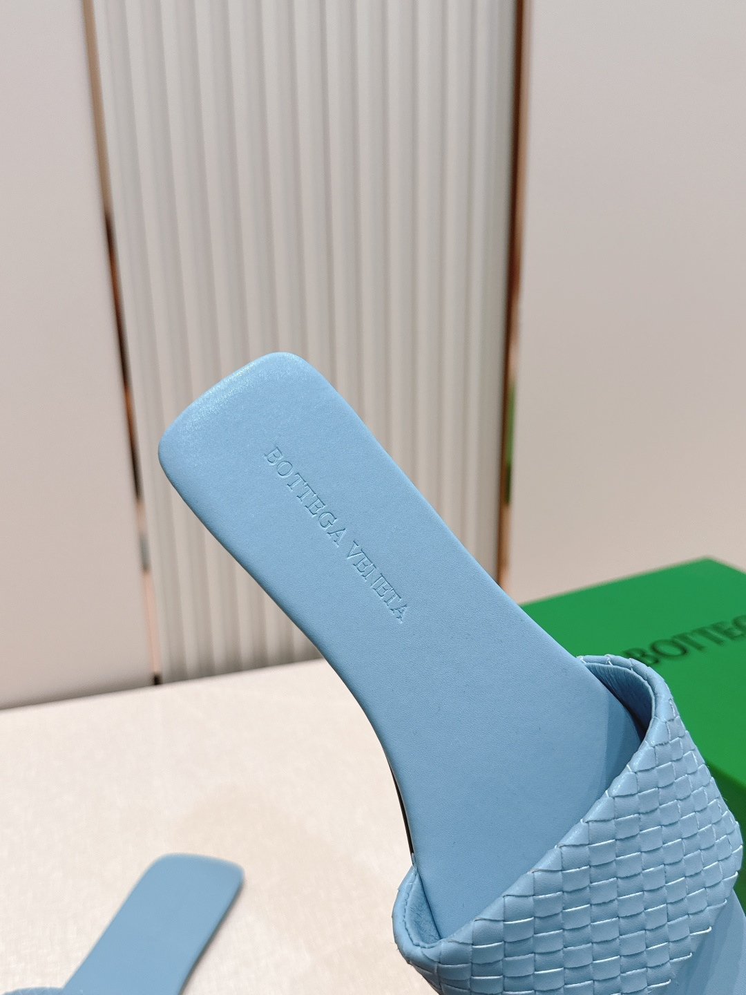 Bv 新款Palazzo旅行平底鞋平底设计 柔软舒适 内置垫脚 云朵般舒适 手工编织花边 镶嵌鞋口 超级