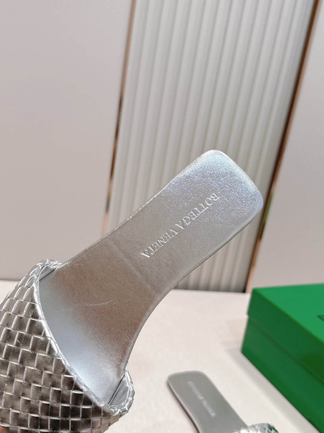 Bv 新款Palazzo旅行平底鞋平底设计 柔软舒适 内置垫脚 云朵般舒适 手工编织花边 镶嵌鞋口 超级