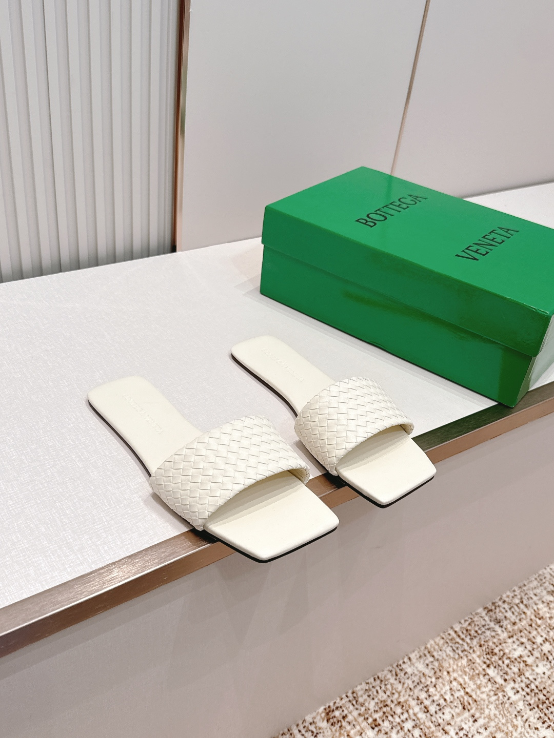 Bv 新款Palazzo旅行平底鞋平底设计 柔软舒适 内置垫脚 云朵般舒适 手工编织花边 镶嵌鞋口 超级