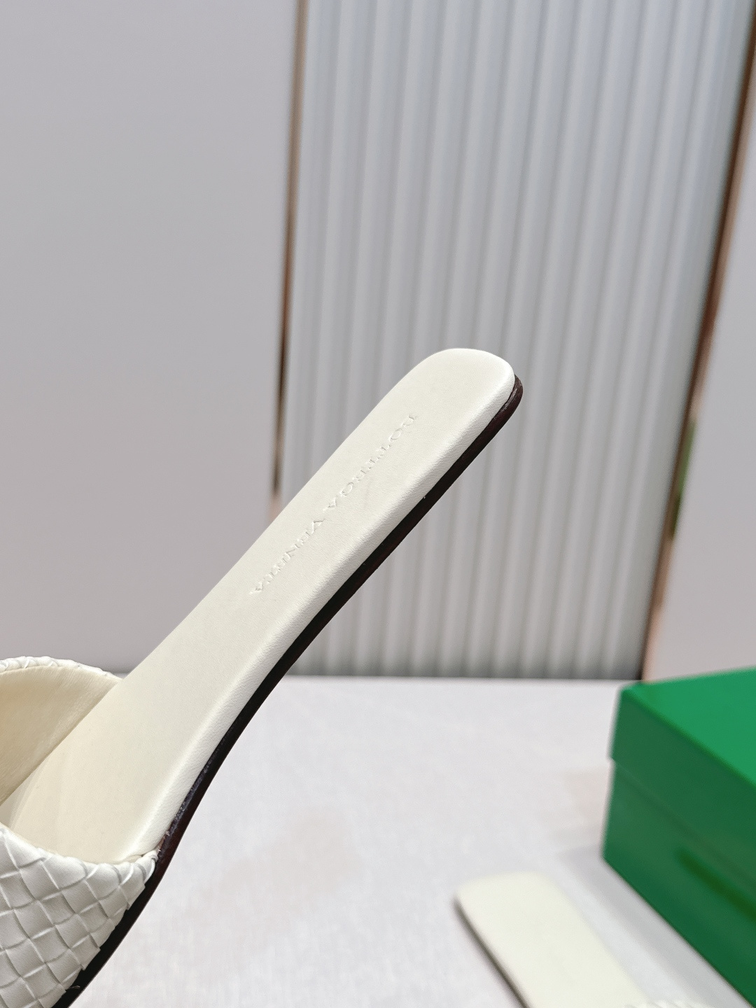 Bv 新款Palazzo旅行平底鞋平底设计 柔软舒适 内置垫脚 云朵般舒适 手工编织花边 镶嵌鞋口 超级