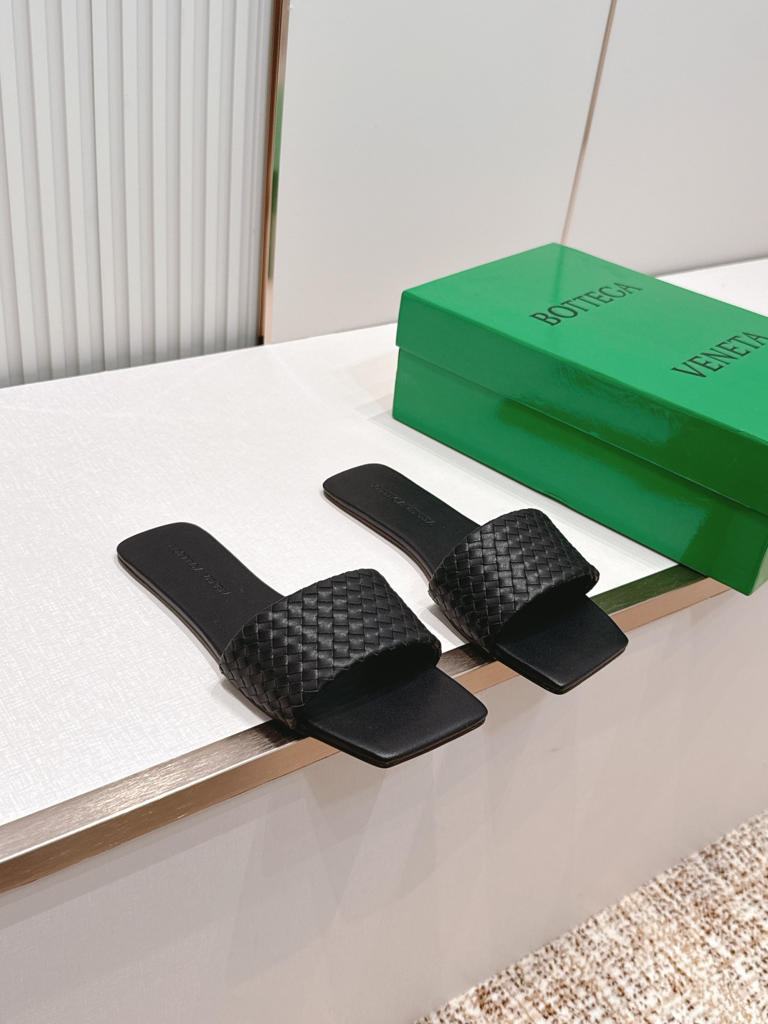 Bv 新款Palazzo旅行平底鞋平底设计 柔软舒适 内置垫脚 云朵般舒适 手工编织花边 镶嵌鞋口 超级