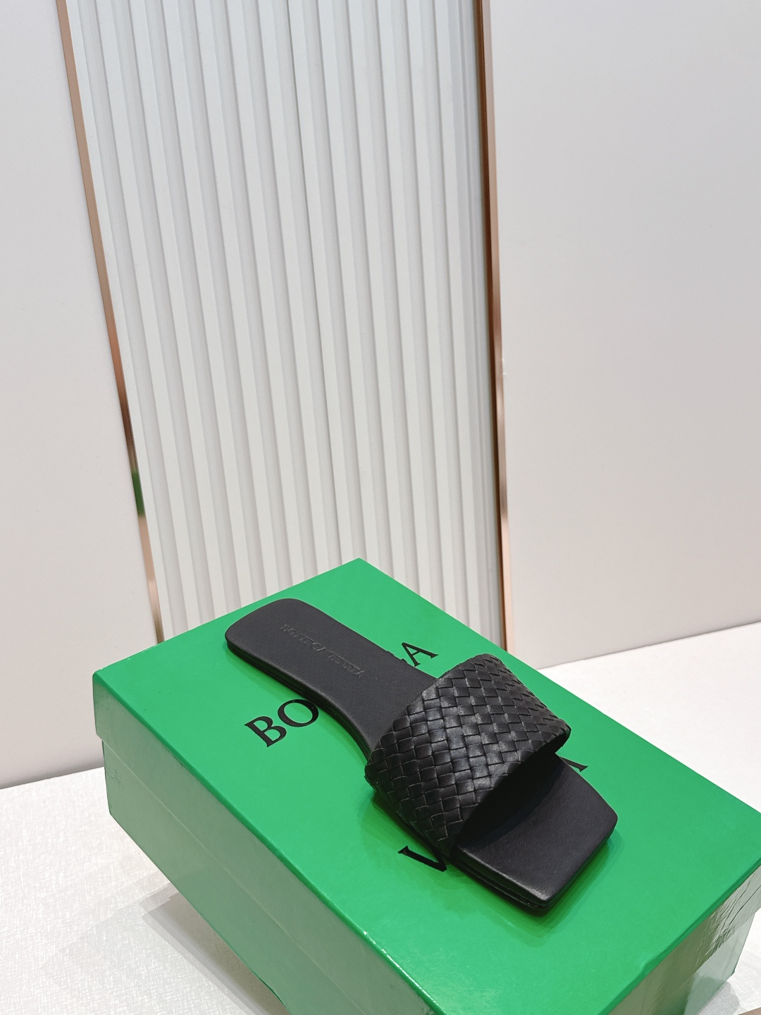 Bv 新款Palazzo旅行平底鞋平底设计 柔软舒适 内置垫脚 云朵般舒适 手工编织花边 镶嵌鞋口 超级