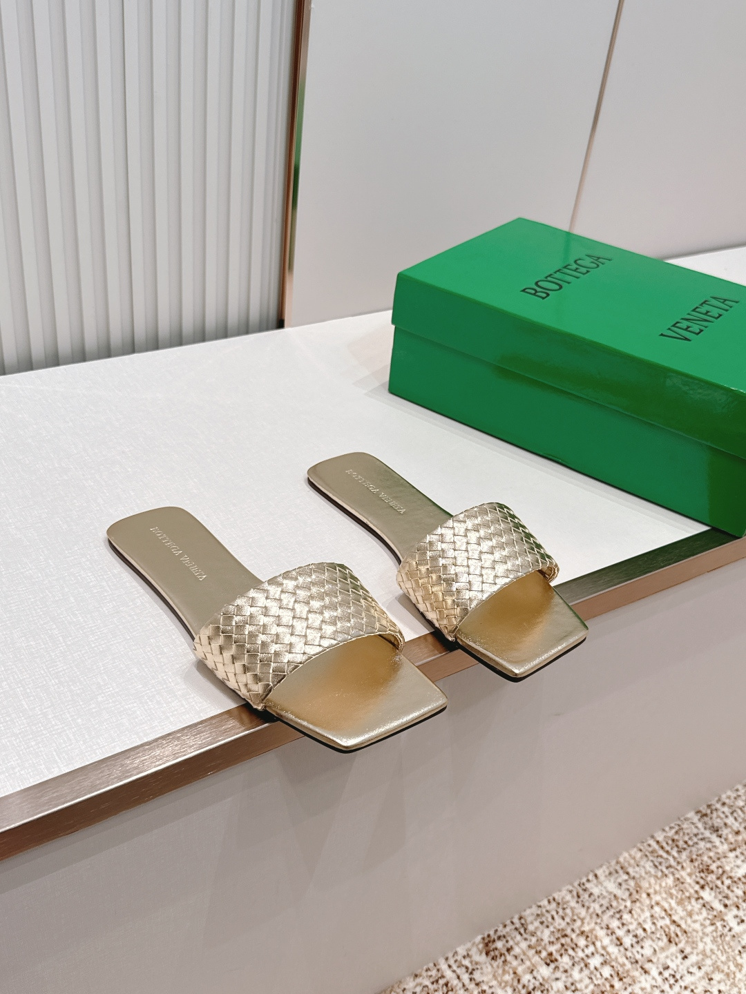 Bv 新款Palazzo旅行平底鞋平底设计 柔软舒适 内置垫脚 云朵般舒适 手工编织花边 镶嵌鞋口 超级