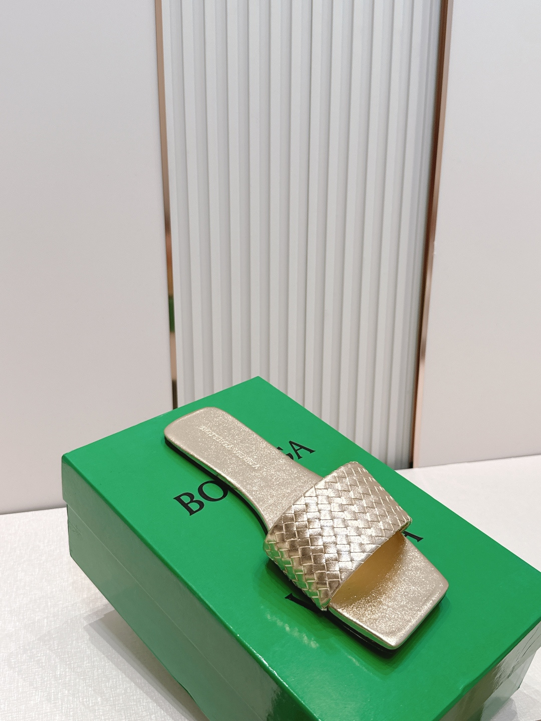 Bv 新款Palazzo旅行平底鞋平底设计 柔软舒适 内置垫脚 云朵般舒适 手工编织花边 镶嵌鞋口 超级