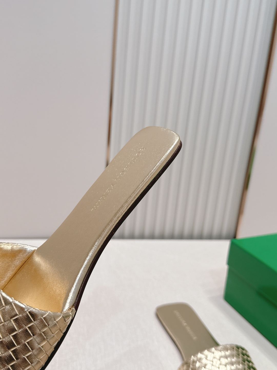 Bv 新款Palazzo旅行平底鞋平底设计 柔软舒适 内置垫脚 云朵般舒适 手工编织花边 镶嵌鞋口 超级