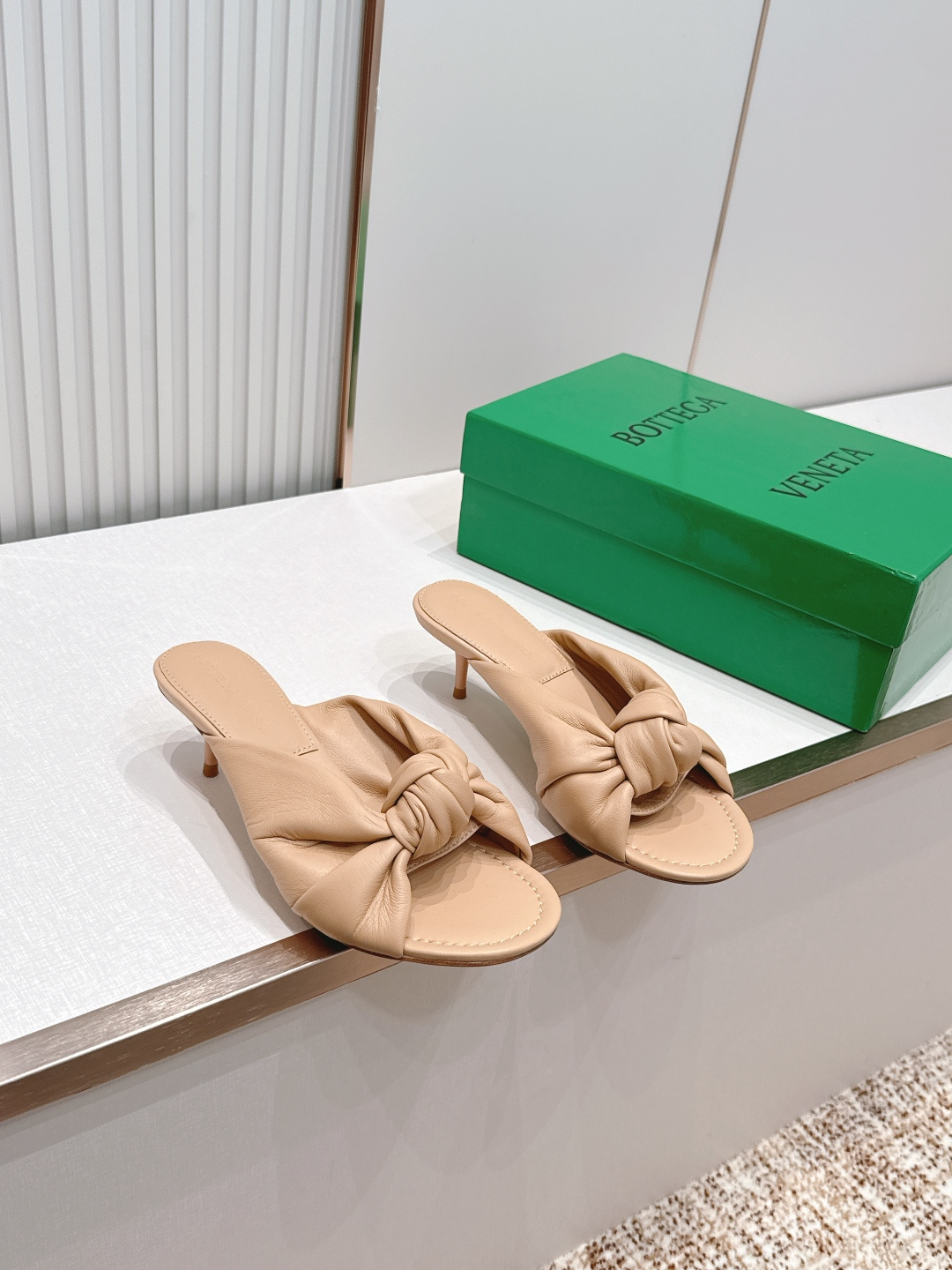 BV Cherry Flat Mule 中跟 舒适羊皮 打结🪢 拖鞋系列   小中跟设计 柔软舒适 内置