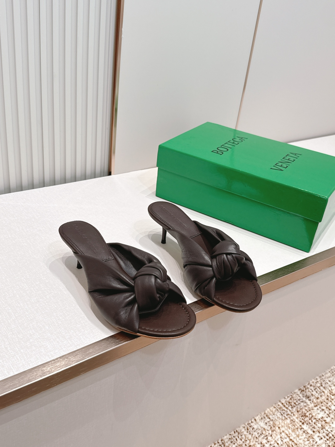 BV Cherry Flat Mule 中跟 舒适羊皮 打结🪢 拖鞋系列   小中跟设计 柔软舒适 内置