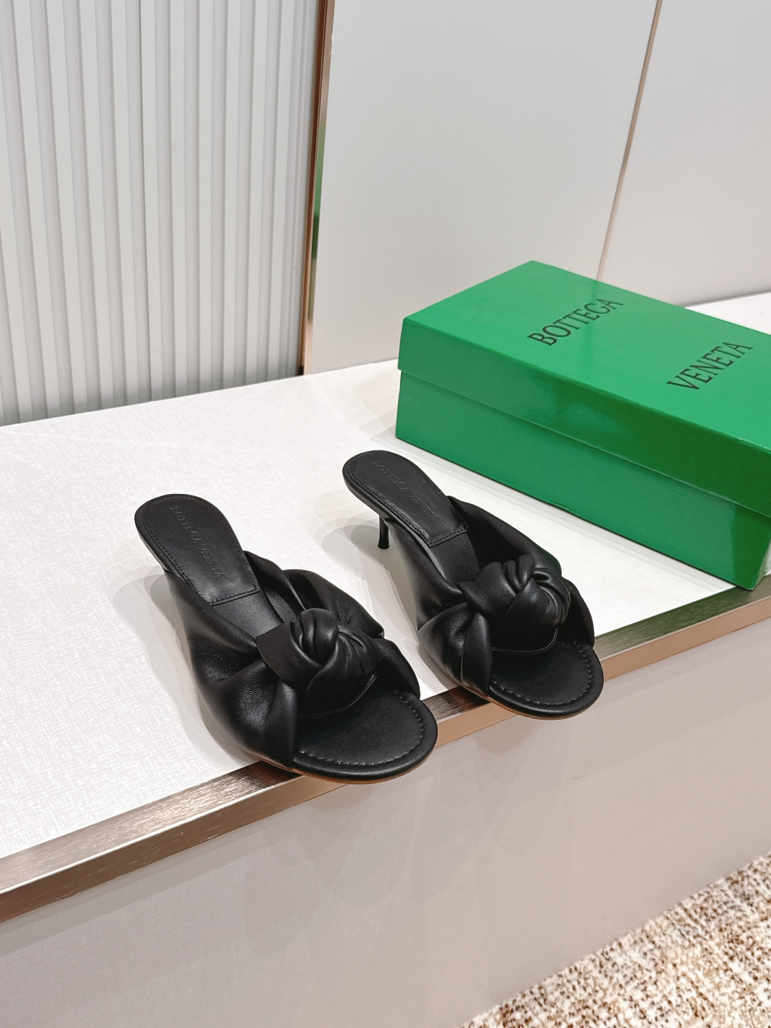 BV Cherry Flat Mule 中跟 舒适羊皮 打结🪢 拖鞋系列   小中跟设计 柔软舒适 内置