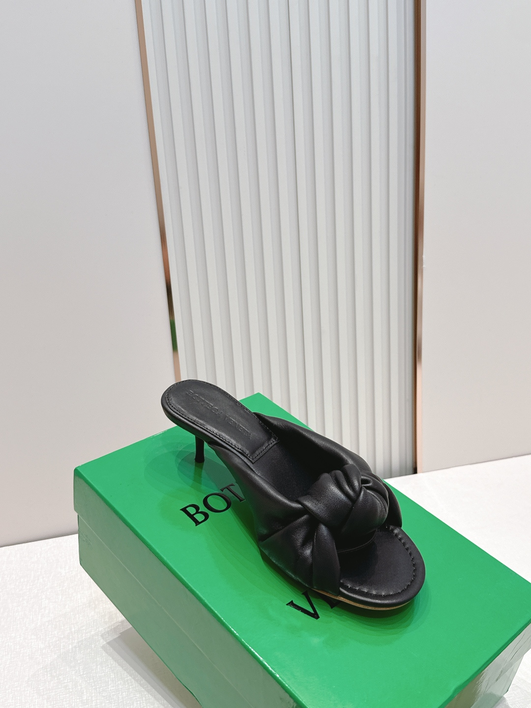 BV Cherry Flat Mule 中跟 舒适羊皮 打结🪢 拖鞋系列   小中跟设计 柔软舒适 内置