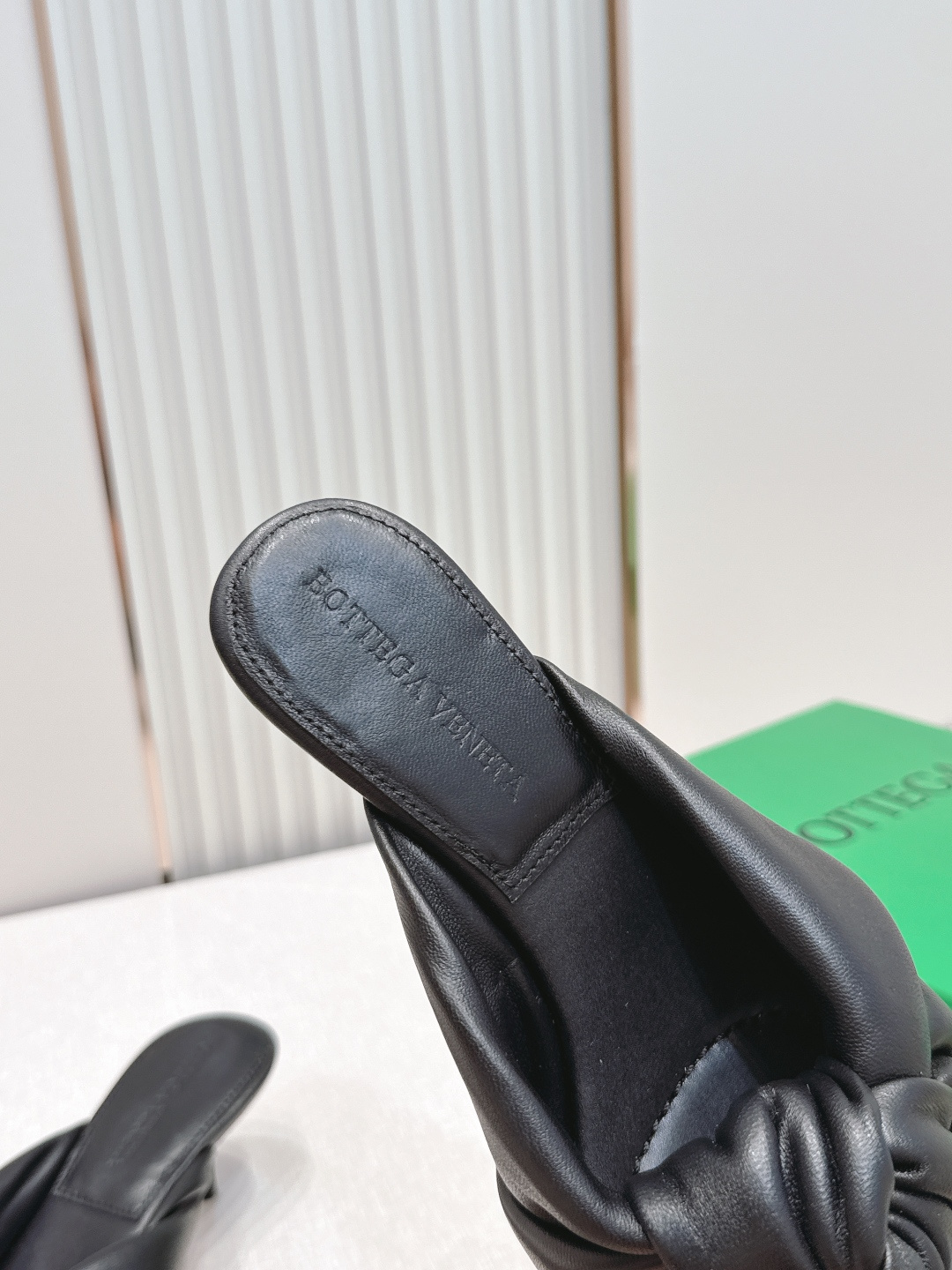 BV Cherry Flat Mule 中跟 舒适羊皮 打结🪢 拖鞋系列   小中跟设计 柔软舒适 内置