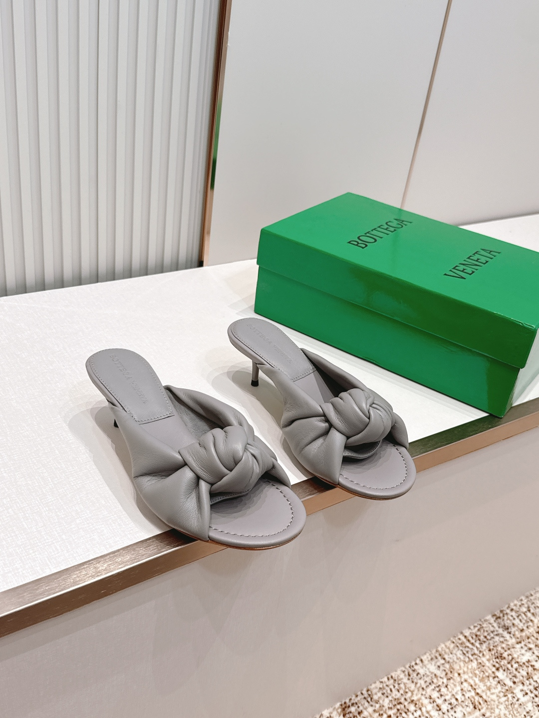 BV Cherry Flat Mule 中跟 舒适羊皮 打结🪢 拖鞋系列   小中跟设计 柔软舒适 内置