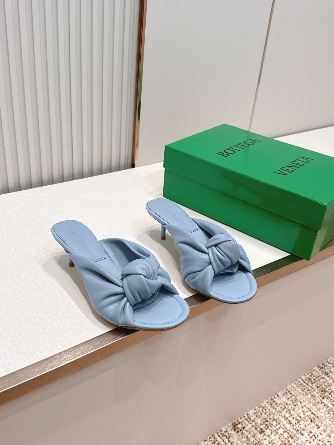 BV Cherry Flat Mule 中跟 舒适羊皮 打结🪢 拖鞋系列   小中跟设计 柔软舒适 内置