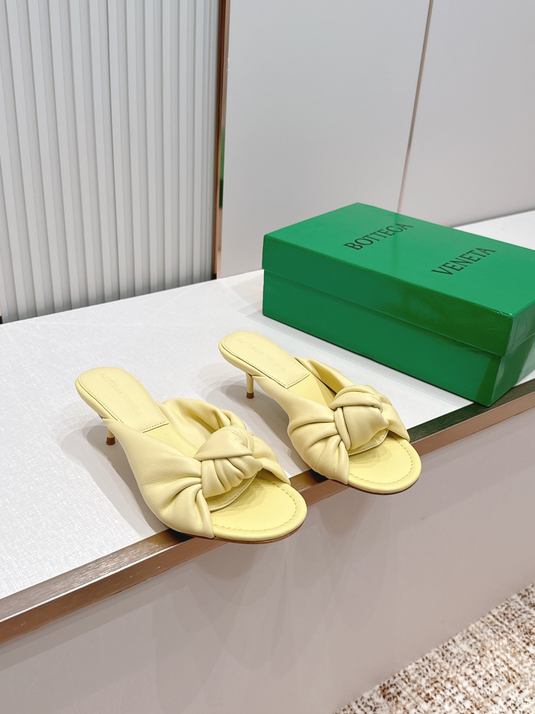 BV Cherry Flat Mule 中跟 舒适羊皮 打结🪢 拖鞋系列   小中跟设计 柔软舒适 内置